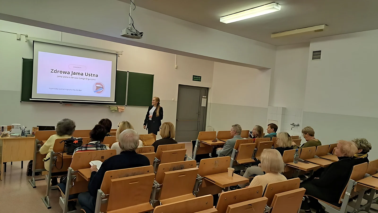 Wykład higienistki Klaudii Bąk „Zdrowa jama ustna – jama ustna a zdrowie całego organizmu” dla seniorów w Szczecinie